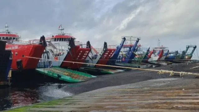 Sejumlah Kapal Eks LCT yang masih menjalani pemeriksaan di Pelabuhan LCM Ketapang Banyuwangi (Istimewa)