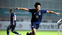 Pemain Jepang, Ayase Ueda, seusai membobol gawang UEA pada laga semifinal Asian Games 2018 di Stadion Pakansari, Cibinong, Rabu (29/8/2018). (Bola.com/Dok. INASGOC)