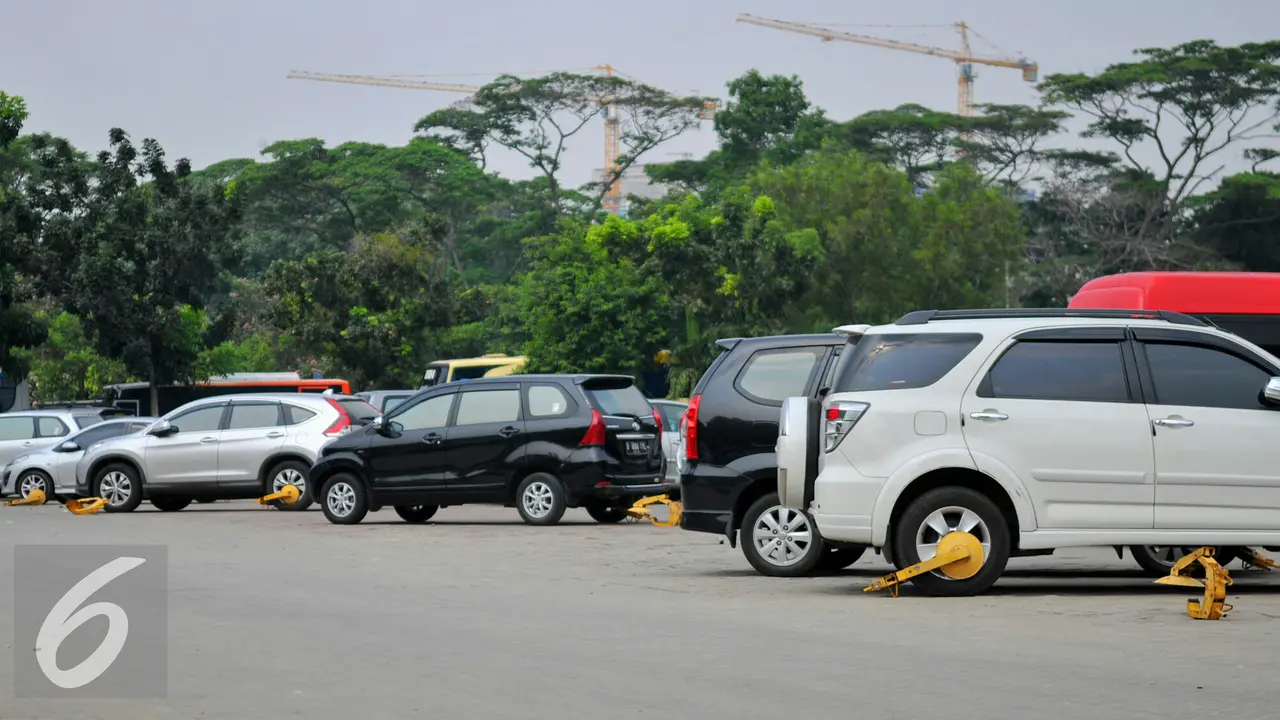 20160520-Mobil Hasil Razia- Parkir IRTI Monas-JAkarta-Yoppy Renato