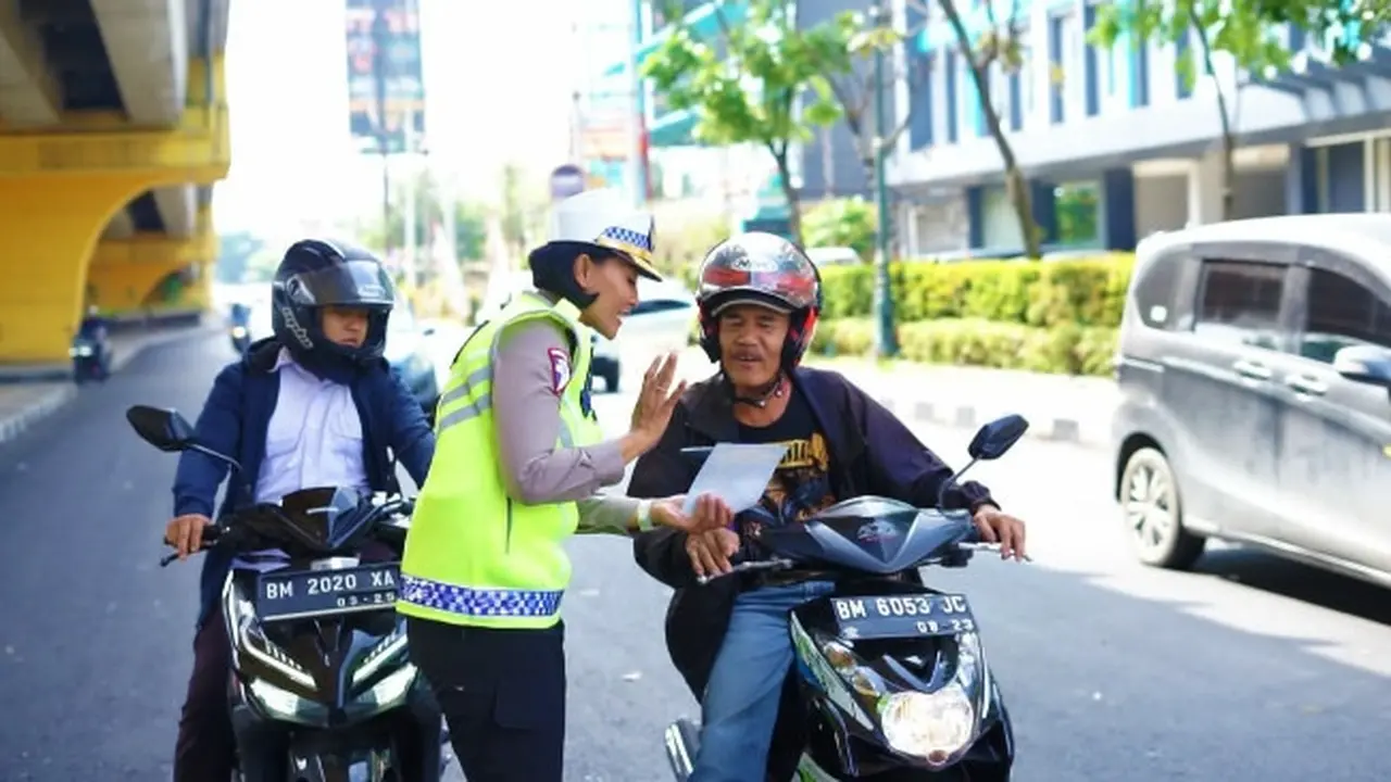 Kasat Lantas Polresta Pekanbaru dalam sosialisasi e-tilang diberlakukan lagi.