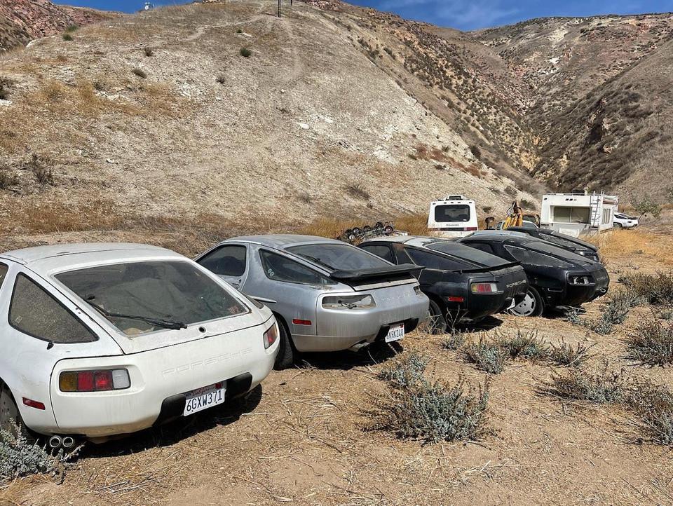 (c) Carscoops
