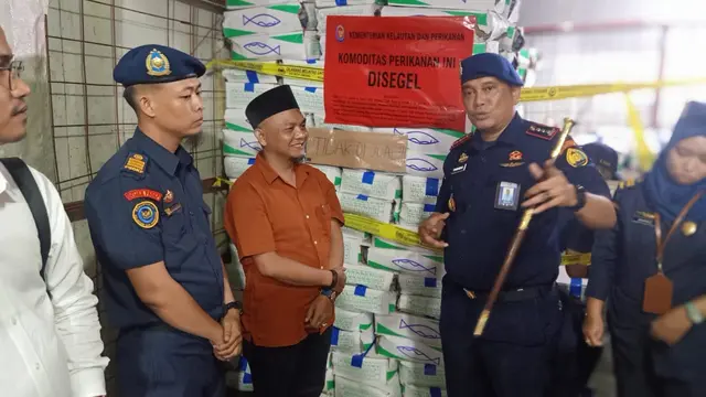 KKP menyegel ikan impor sebanyak 11,3 ton yang dibagi dalam 1.130 kotak. Penyegelan dilakukan di Palembang, Sumatera Selatan. (Dok KKP)