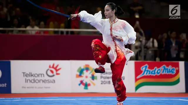 Gaya Jokowi Saat Beri Semangat Lindswell Kwok