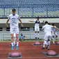 Bek Persib Bandung Nick Kuipers mengikuti sesi latiham bersama tim di Stadion Gelora Bandung Lautan Api. (Foto: MO Persib)