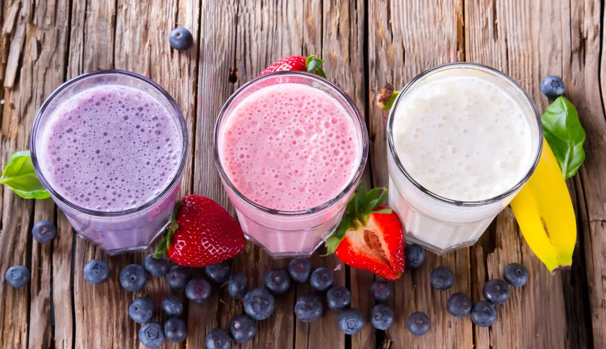 Jika Anda memesan segelas ice blended campuran buah-buahan atau sayur dengan menambahkan cokelat, kacang-kacangan, frozen yoghurt, dan sirup serta disajikan dalam gelas ukuran besar, smoothies yang tadinya sehat akan menjadi perusak diet Anda. (Istimewa)