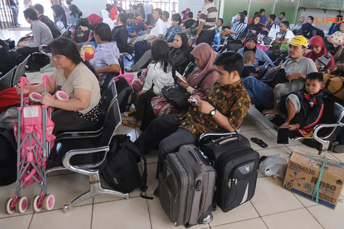 pemudik-stasiun130810d.jpg