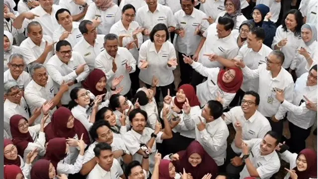 Sri Mulyani Meleleh, di Ultah ke-62 Dapat Kado Mawar Merah dan Nyanyian Lagu The Beatles Favoritnya