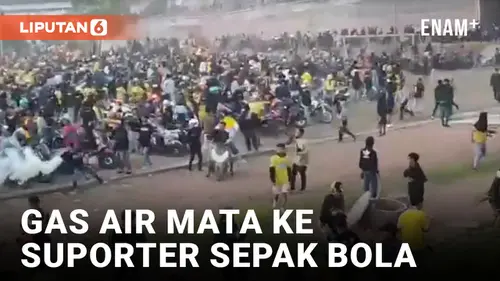 VIDEO: Kerusuhan Gresik United vs Deltras, Polisi Tembakkan Gas Air Mata