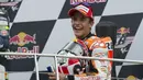 Kemenangan kesepuluh secara beruntun Marc Marquez di ajang MotoGP 2014 menyamai rekor yang pernah ditoreh Giacomo Agostini pada 1970 dan Mick Doohan (1997), (10/8/2014). (Getty Images/AFP)