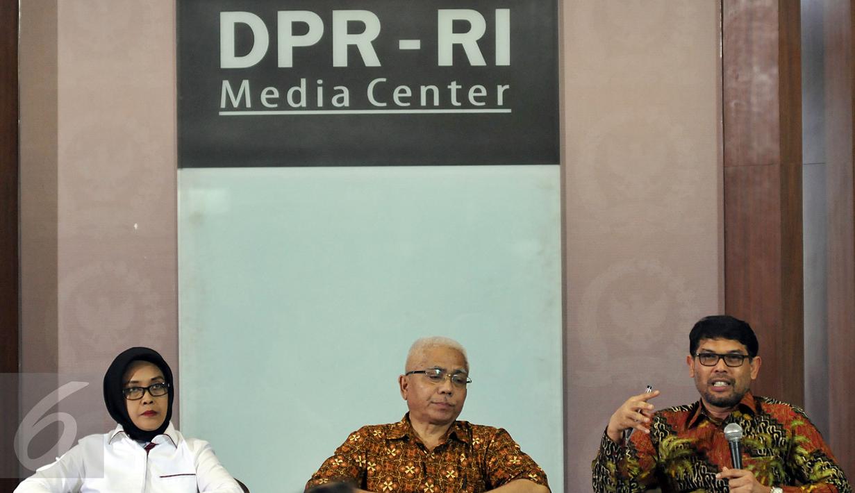Ki-ka: Kepala BPHN Kemenkumham Enny Nurbaningsih, Pakar Hukum Pidana UI Akhyar Salmi dan Anggota Komisi III DPR Nasir Djamil saat diskusi revisi UU KUHP di Gedung DPR, Jakarta, Selasa (15/3/2016). (Liputan6.com/Johan Tallo)