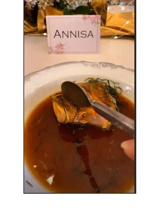 7 Potret Kado Romantis AHY ke Annisa Pohan di Anniversary ke-15, Manis Banget