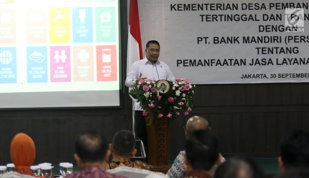 Mendes PDTT Eko Putro Sandjojo memberi sambutan dalam penandatanganan kerja sama Kemendes PDTT dengan Bank Mandiri di Kantor Kemendes PDTT, Jakarta, Senin (30/9/2019). Bank Mandiri mendukung Kemendes PDTT melalui layanan produk dan jasa perbankan. (Liputan6.com/Angga Yuniar)