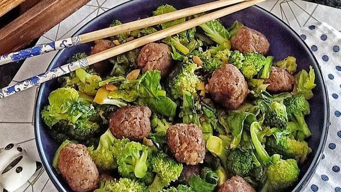 Tumis bola daging brokoli. (dok. Cookpad Indonesia/Ine Setiawati)