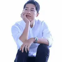 “Selamat ulang tahun Song Hye Kyo, segeralah menikah dengan Song Joong Ki,” tulis salah satu akun penggemarnya di foto kue ulang tahun itu. (Instagram/Songjoongkionly)