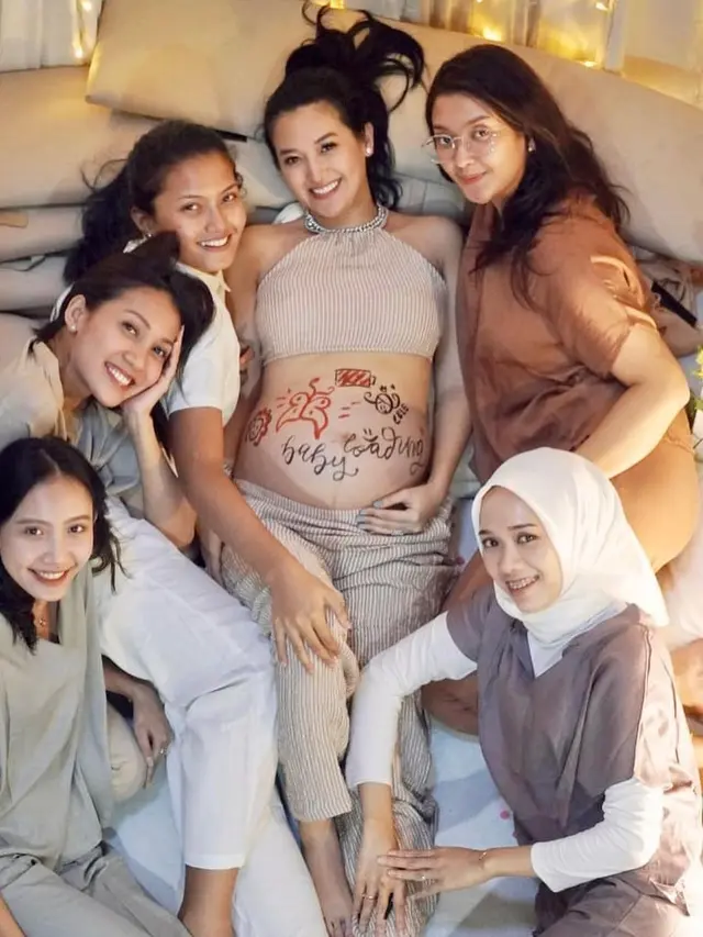Sylvia Fully bersama keluarga. (Foto: Instagram @sylvia_fully88)