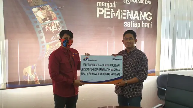 Try Juandha mendapatkan penghargaan dari Serikat Pekerja BRI. Dok Pribadi