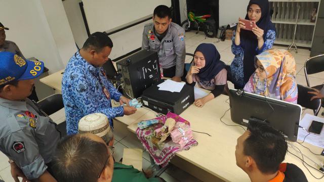 Muklis, pengemis di Jaksel ini kedapatan membawa uang Rp 194 juta.