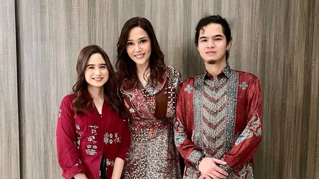 Model Batik Maia Estianty di Berbagai Acara