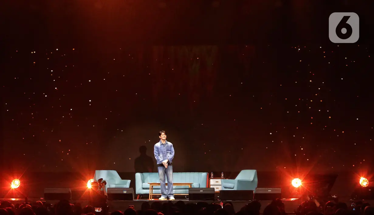 Aktor Korea Selatan, Kim Min Gue menyapa fansnya dalam fan meeting bertajuk Smile with Kim Min Gue di The Kasablanka Hall, Jakarta, Sabtu (17/7/2023). (Liputan6.com/Angga Yuniar)