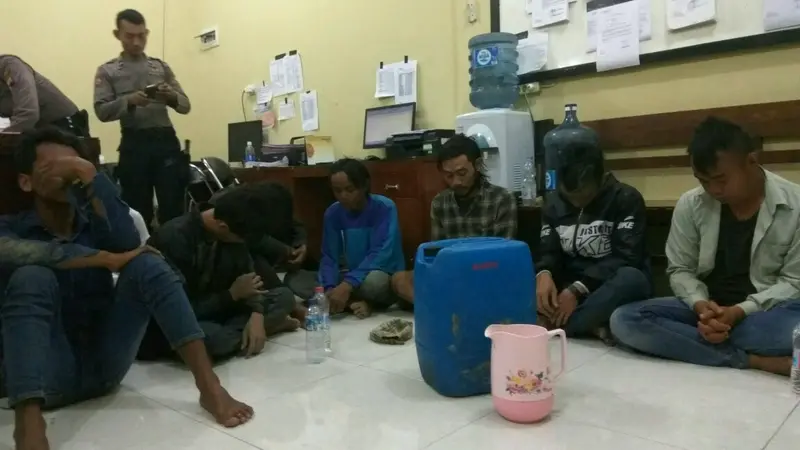 8 Pemuda Ajak Duel Polisi Saat Pesta Miras Oplosan