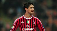 Penyerang Tianjin Quanjian, Alexandre Pato, menilai bermain dengan AC Milan menjadi masa-masa terbaik dalam kariernya. (AFP/Giuseppe Cacace)