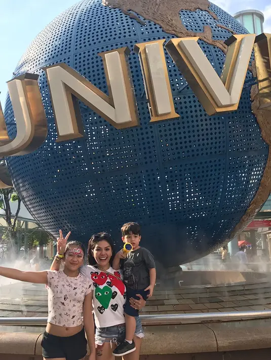 Seperti diketahui, Nikita Mirzani telah menikah dua kali. Pernikahan pertama berjalan setahun, kemudian menikah lagi dengan Sajad Ukra dan berjalan dua tahun. (Instagram/nikitamirzanimawardi_17)