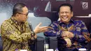 Ketua MPR Zulkifli Hasan dan  Ketua DPR Bambang Soesatyo menjadi pembicara dalam Refleksi Akhir Tahun dan Tahun Politik 2019 di Nusantara III, Kompleks Parlemen MPR/DPR-DPD, Senayan, Jakarta, Selasa (18/12). (Liputan6.com/Johan Tallo)