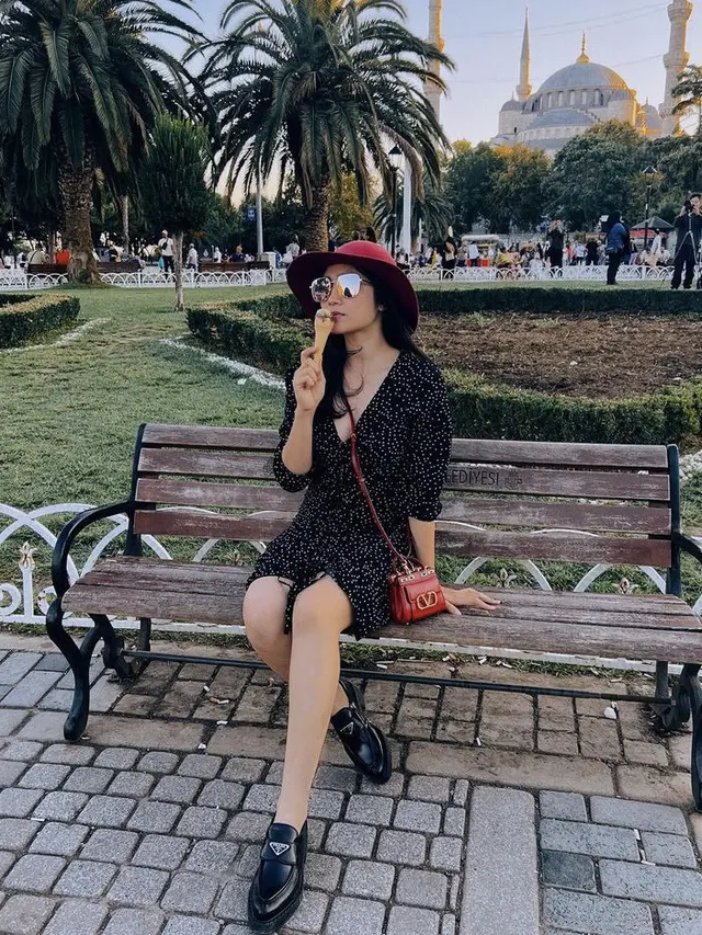 Inspirasi Outfit Liburan Febby Rastanty