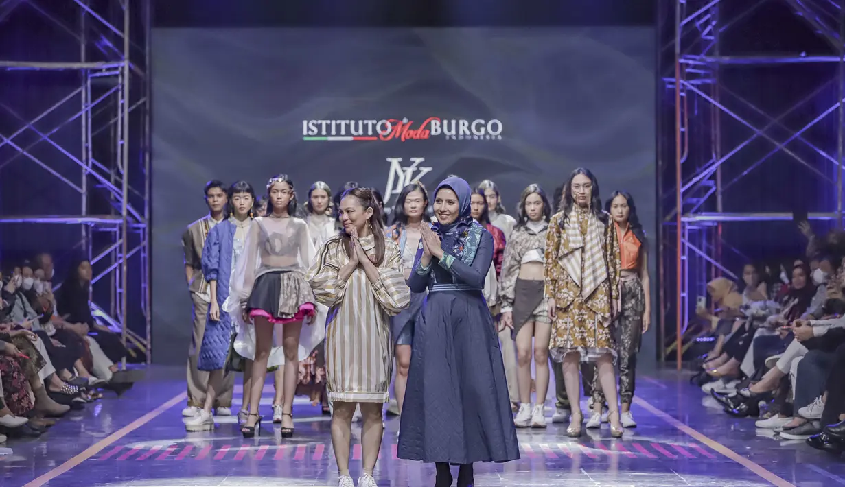 Setiap desainer juga mencoba menggali lebih jauh potensi kain atau wastra nusantara, dan mengolahnya hingga menjadi desain kekinian dan menarik perhatian bagi generasi muda saat ini.