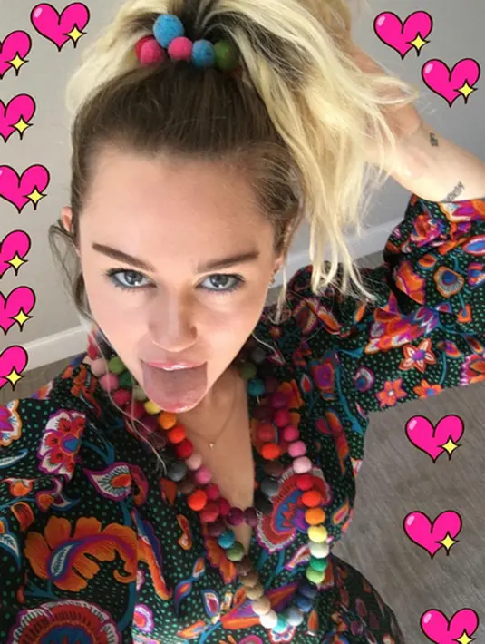“Ini hal yang bagus bahwa dia telah berhenti mengkonsumsi minuman beralkohol tetapi nyatanya bahwa dia (Miley) sedang mengubah segala aspek dari dirinya termasuk cara dia berpakaian,” tutur sumber. (Instagram/mileycyrus)