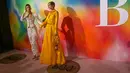Gigi Hadid bersama Bella Hadid menghadiri gala Business of Fashion 500 (BOF 500) selama New York Fashion Week di  Brooklyn City, 9 September 2018. Gigi menenteng tas kotak kaca koleksi Spring Summer 2019 karya Brandon Maxwell (Brent N. Clarke/Invision/AP)