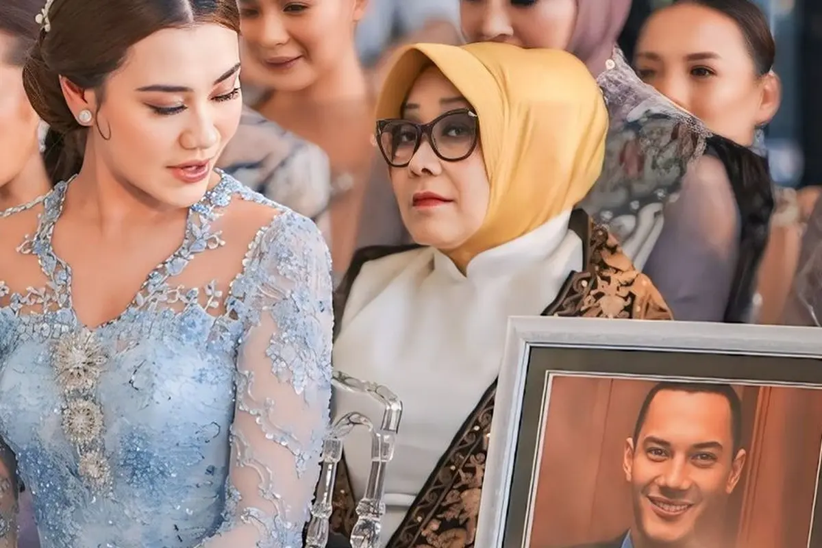 6 Potret Aaliyah Massaid 'Ditemani' Adjie Massaid di Momen Lamaran, Penuh Haru