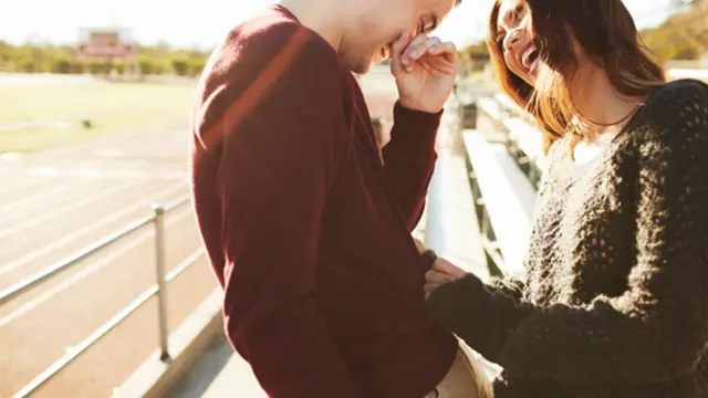 [Bintang] Ngaku, 5 Hal Ini Pasti Dirasakan oleh Kamu yang Jatuh Cinta Sama Teman Sendiri