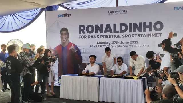 Ronaldinho hadir di Rans Prestige Sportstainment