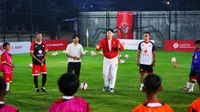 Didampingi 2 Eks Timnas Indonesia, Shin Tae-yong Berbagi Ilmu dengan 40 Talenta Muda