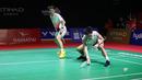 Ganda putra Indonesia Raymond Indra/Nikolaus Joaquin saat melawan sesama wakil Indonesia Sabar Karyaman Gutama/Moh Reza Pahlevi Isfahani pada laga semifinal Indonesia Masters 2026 di Istora Senayan, Jakarta, Sabtu (24/01/2025). (Bola.com/M Iqbal Ichsan)