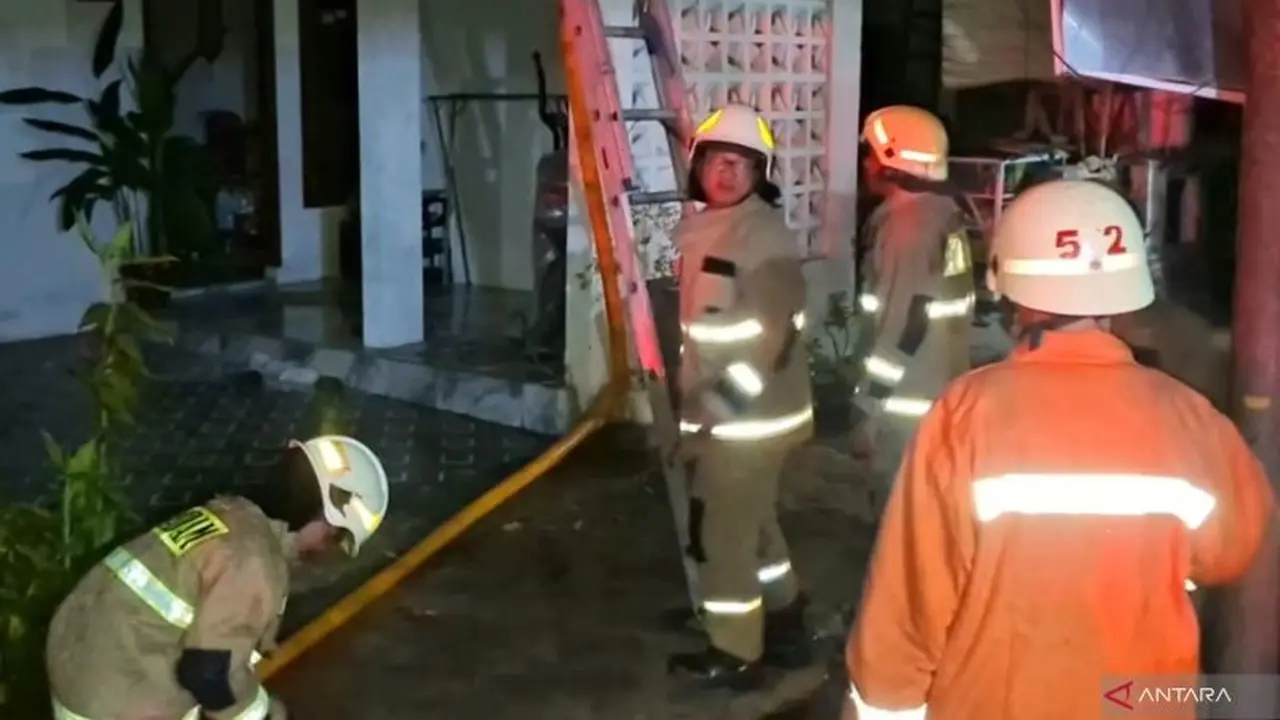 Kebakaran 3 Kontrakan di Cipayung, Diduga Akibat Kebocoran Gas