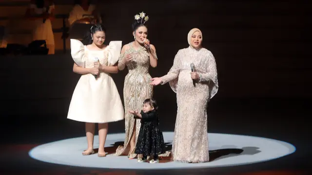 Krisdayanti, Aurel Hermansyah, Amora, dan Ameena