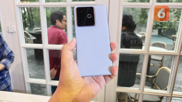 Penampakan bodi belakang Realme GT 7T