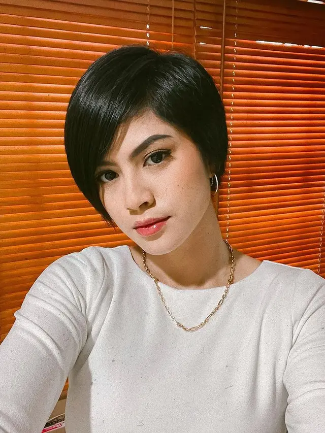 Potong Rambut Super Pendek, Ini 6 Potret Terbaru Hana Saraswati yang Curi Perhatian