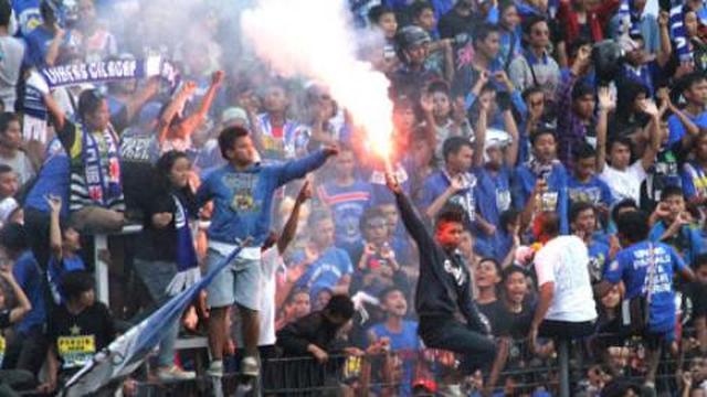 Bobotoh saat memberi dukungan di laga Persib (c) Huyogo Simbolon
