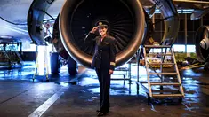 Pilot TAP Air Portugal, Ana Sousa (45) berpose di sebuah hanggar TAP di Lisbon, Portugal, Rabu (28/2). Ana Sousa telah menjadi pilot selama 11 tahun. (AFP PHOTO/PATRICIA DE MELO MOREIRA)