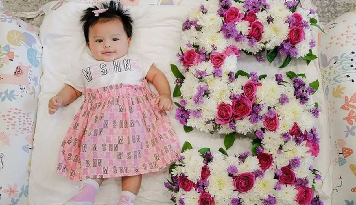 <p>Di usia 5 bulan, rambut Ameena makin leba dan membuat gemas para netizen. [Foto: Instagram.com/attahalilintar]</p>