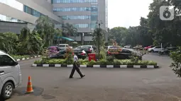 Suasana di Kantor PLN Pusat, Jalan Trunojoyo, Blok M, Jakarta, Selasa (21/7/2020). PT PLN (Persero) memutuskan untuk menutup sementara kantor pusat  setelah enam orang karyawan PLN dinyatakan positif COVID-19, dimulai hari Senin (20/7) hingga Jumat (24/7). (Liputan6.com/Herman Zakharia)