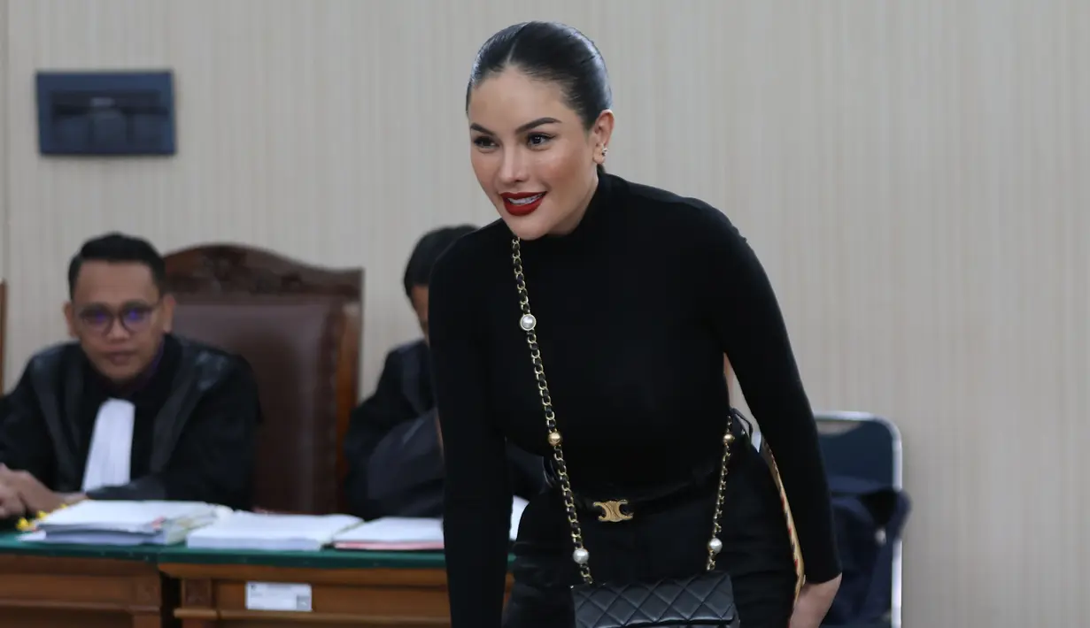 Pada sidang kali ini, Nikita Mirzani hadir sebagai saksi dalam sidang asistennya, Ismail Marzuki alias Mail. (KapanLagi.com/Budy Santoso)