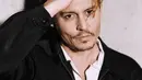 Hingga kini, Johnny Depp mengaku tak bersalah atas tuduhan Amber Heard yakni, penjambakan, pemukulan di wajah. (instagram/johnnydepponly)