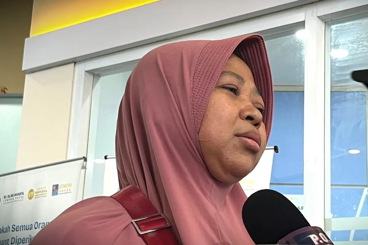 Seorang ibu bernama Mistri, di mana anaknya menjadi korban ledakan di SMAN 72 Jakarta.