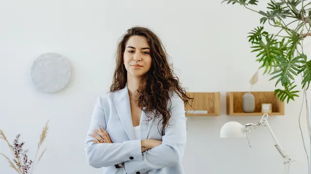 5 Zodiak yang Paling Disegani Banyak Orang, Punya Aura Berwibawa yang Kuat