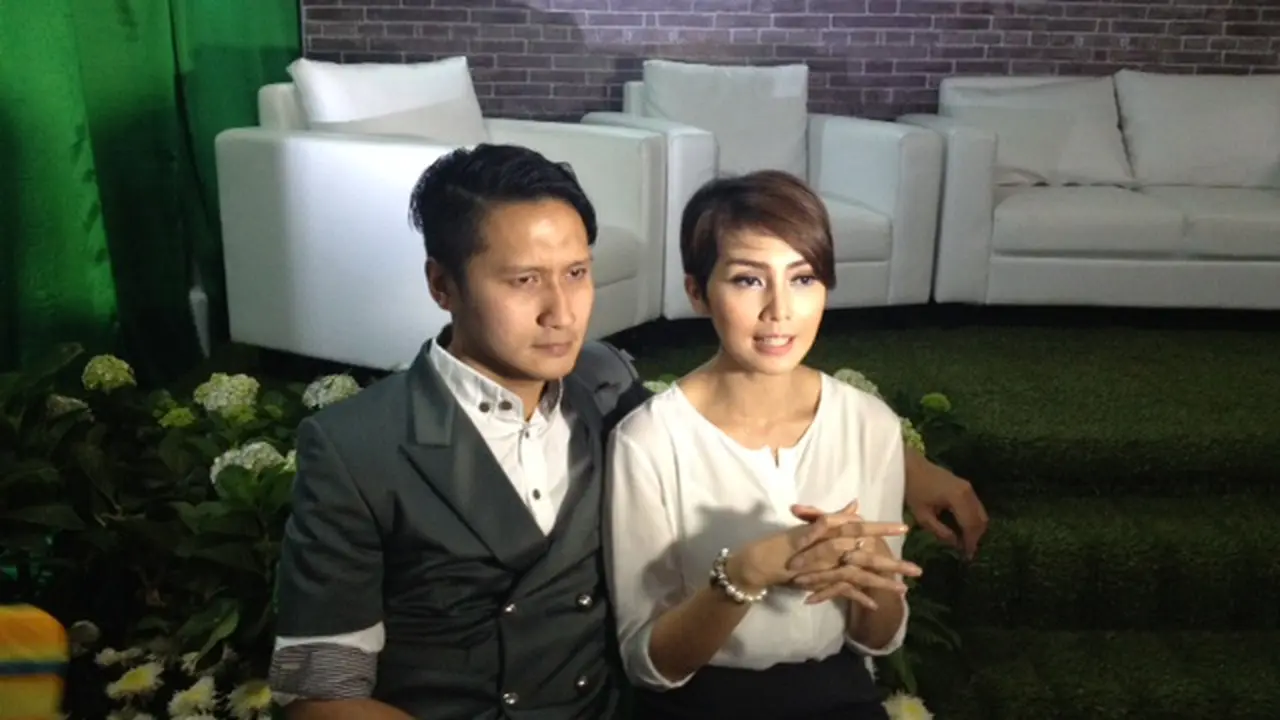 Arie Untung dan Fenita Manfaatkan Kecanggihan Teknologi