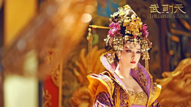 Artis China Fan Bingbing memerankan Maharani Wu Zetian dalam drama  'The Saga of Wu Zetian'